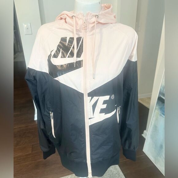 Nike Women's Windrunner Jacket M - Picture 1 of 7